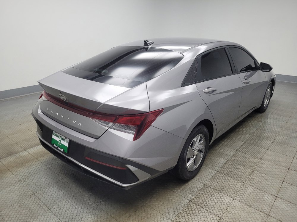Used 2025 Hyundai Elantra SE image 9