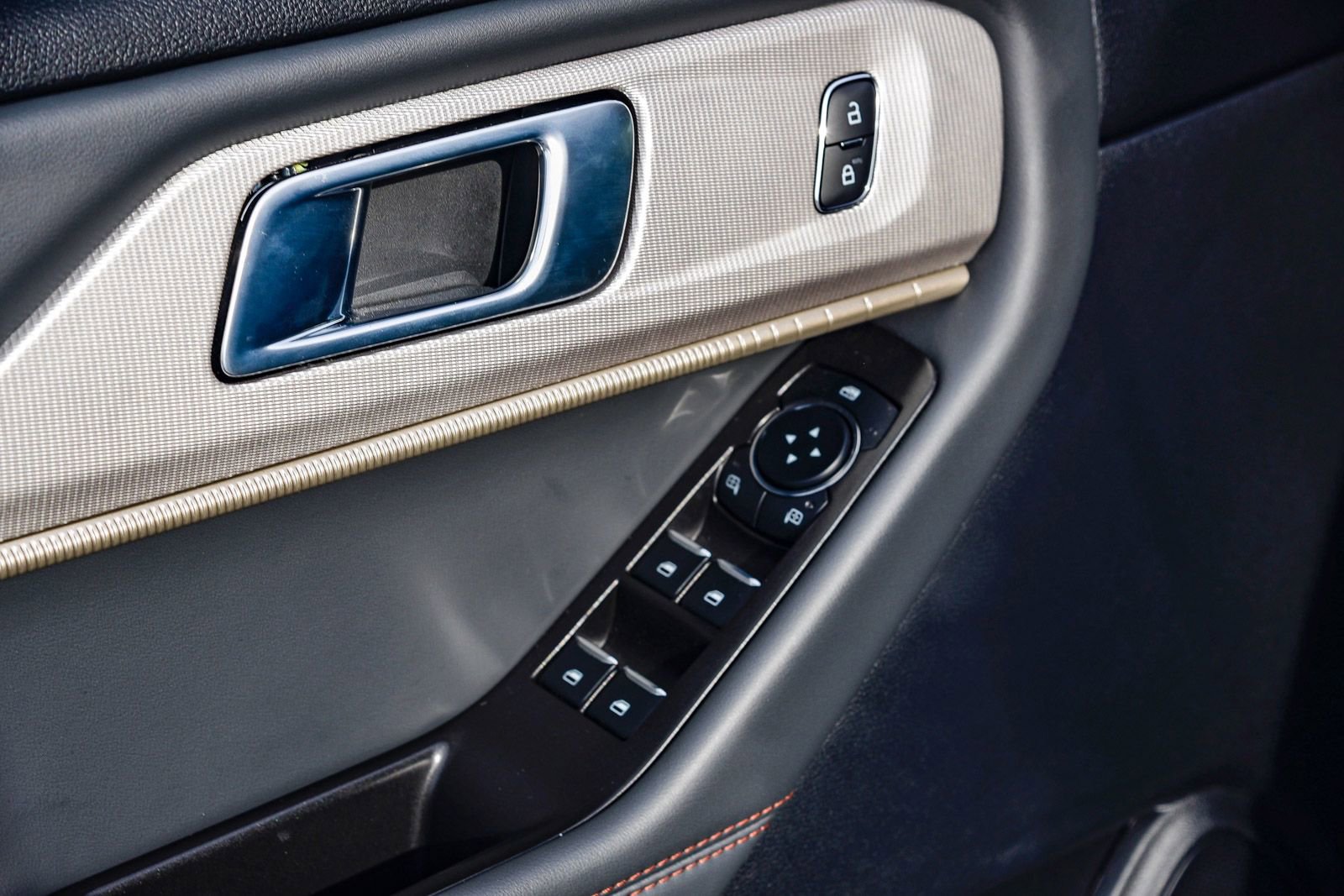 Used 2026 Ford Explorer Active w/ Active Comfort Package image 21