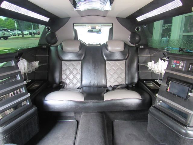 Used 2015 Chrysler 300 Limited image 2