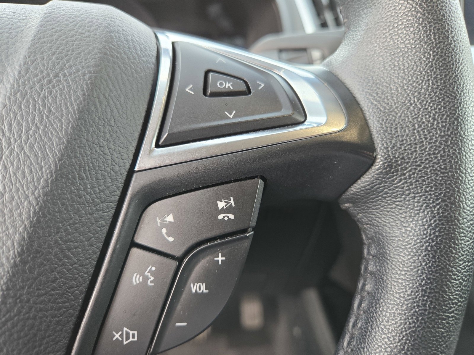 Used 2024 Ford Edge Titanium image 26