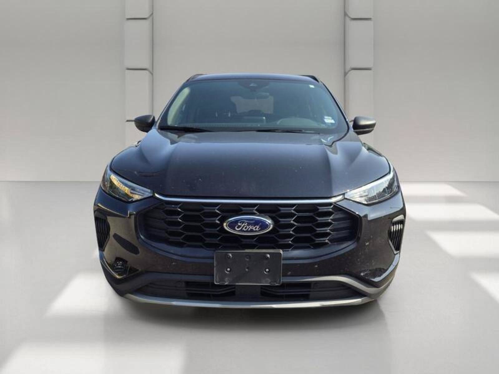 Used 2025 Ford Escape ST-Line FWD image 2