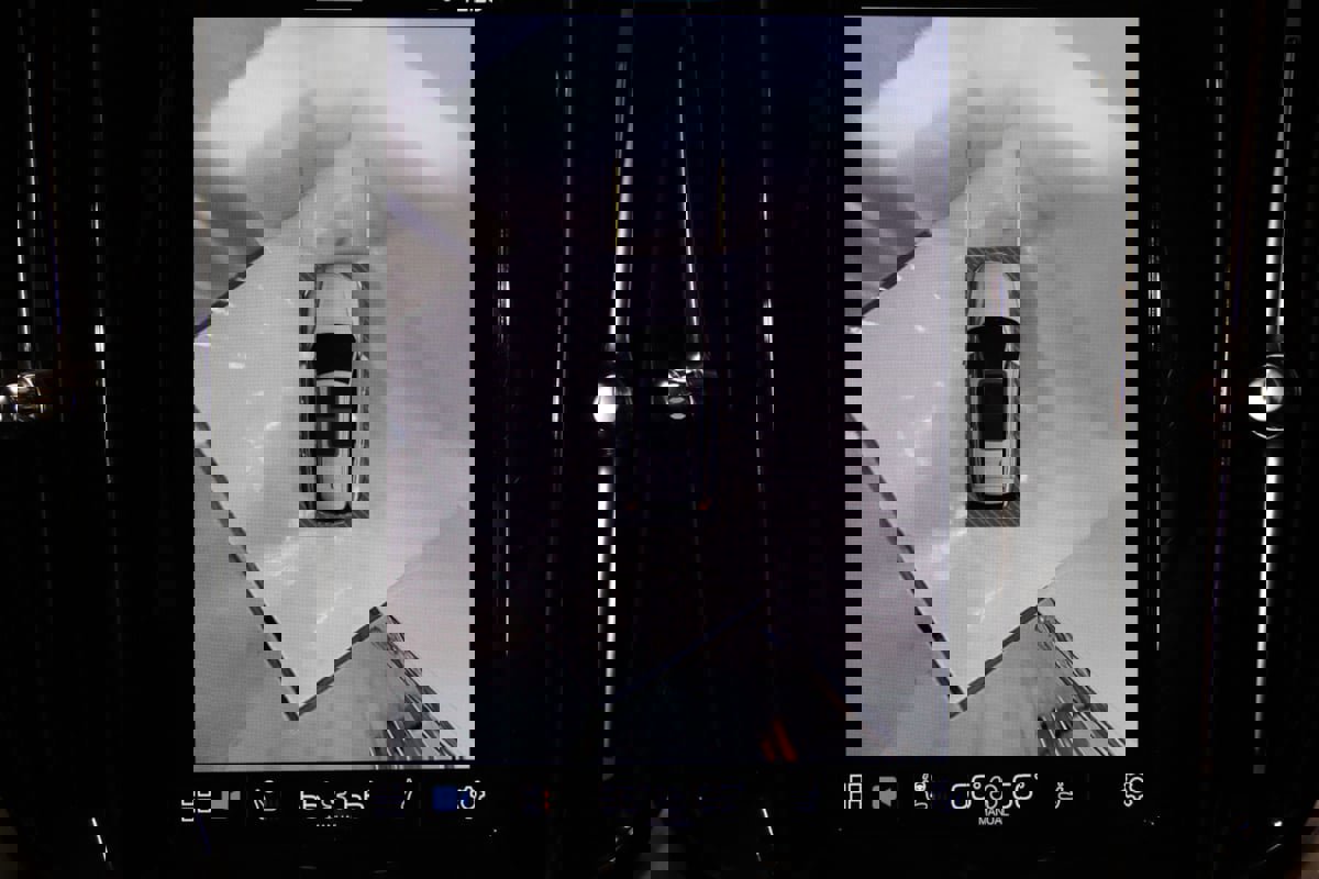 Used 2025 Volvo V60 B5 Cross Country Plus image 13