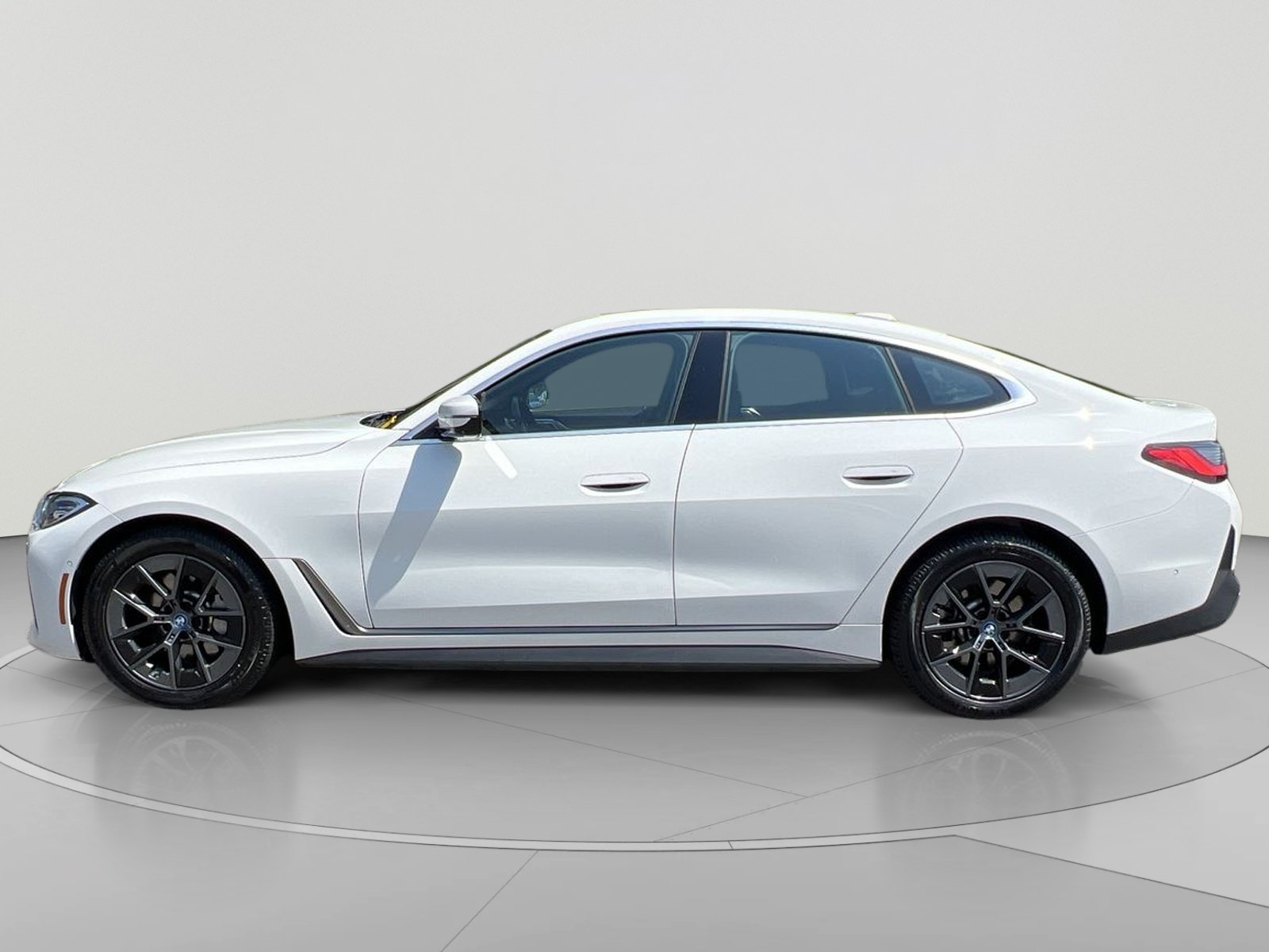 Used 2023 BMW i4 eDrive40 w/ Premium Package RWD image 2