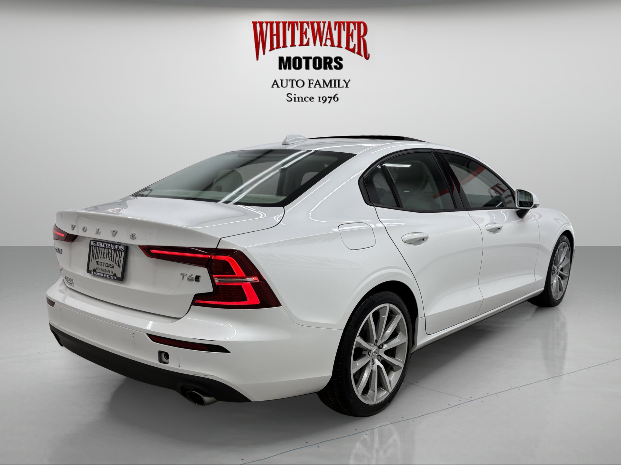 Used 2020 Volvo S60 T6 Momentum w/ Protection Package Premier AWD/4WD image 4