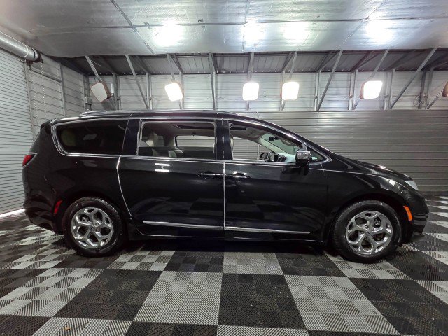 Used 2021 Chrysler Pacifica Limited image 9