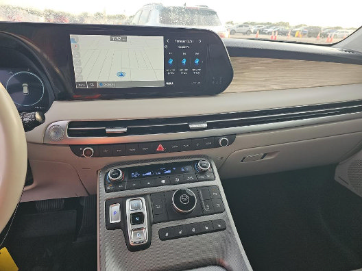 Used 2023 Hyundai Palisade Limited w/ Winter Package FWD image 13