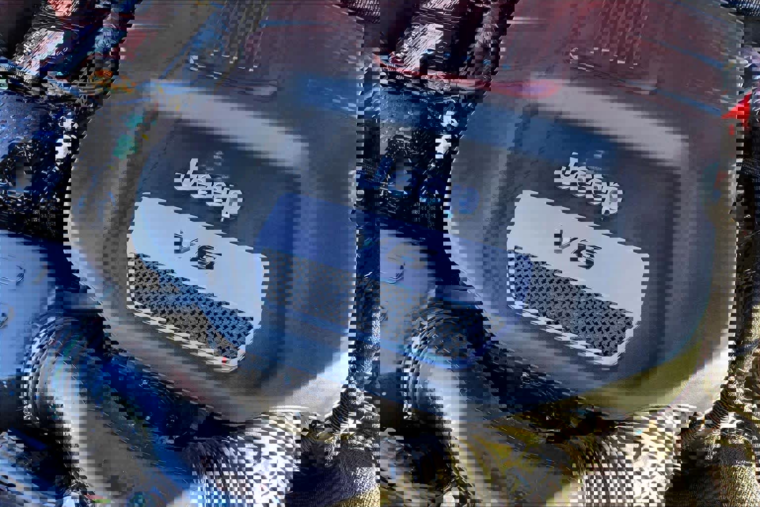 Used 2016 Jeep Wrangler Sahara w/ Connectivity Group image 33