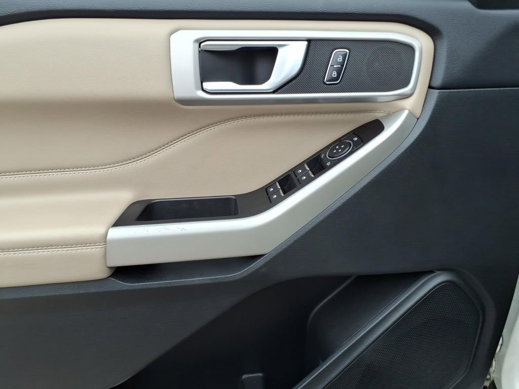 Used 2022 Ford Explorer XLT w/ Equipment Group 202A image 16