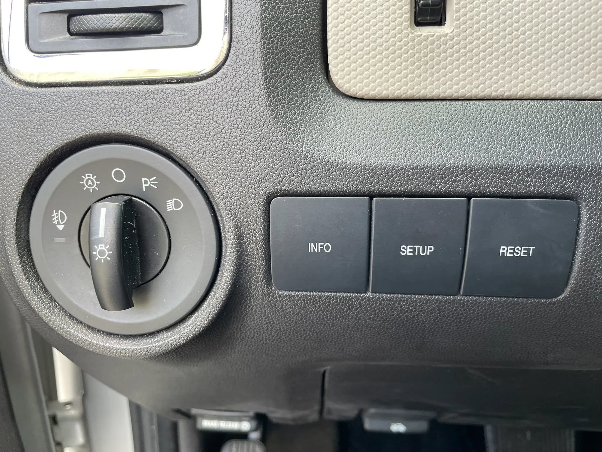 Used 2010 Mercury Mariner Premier image 21