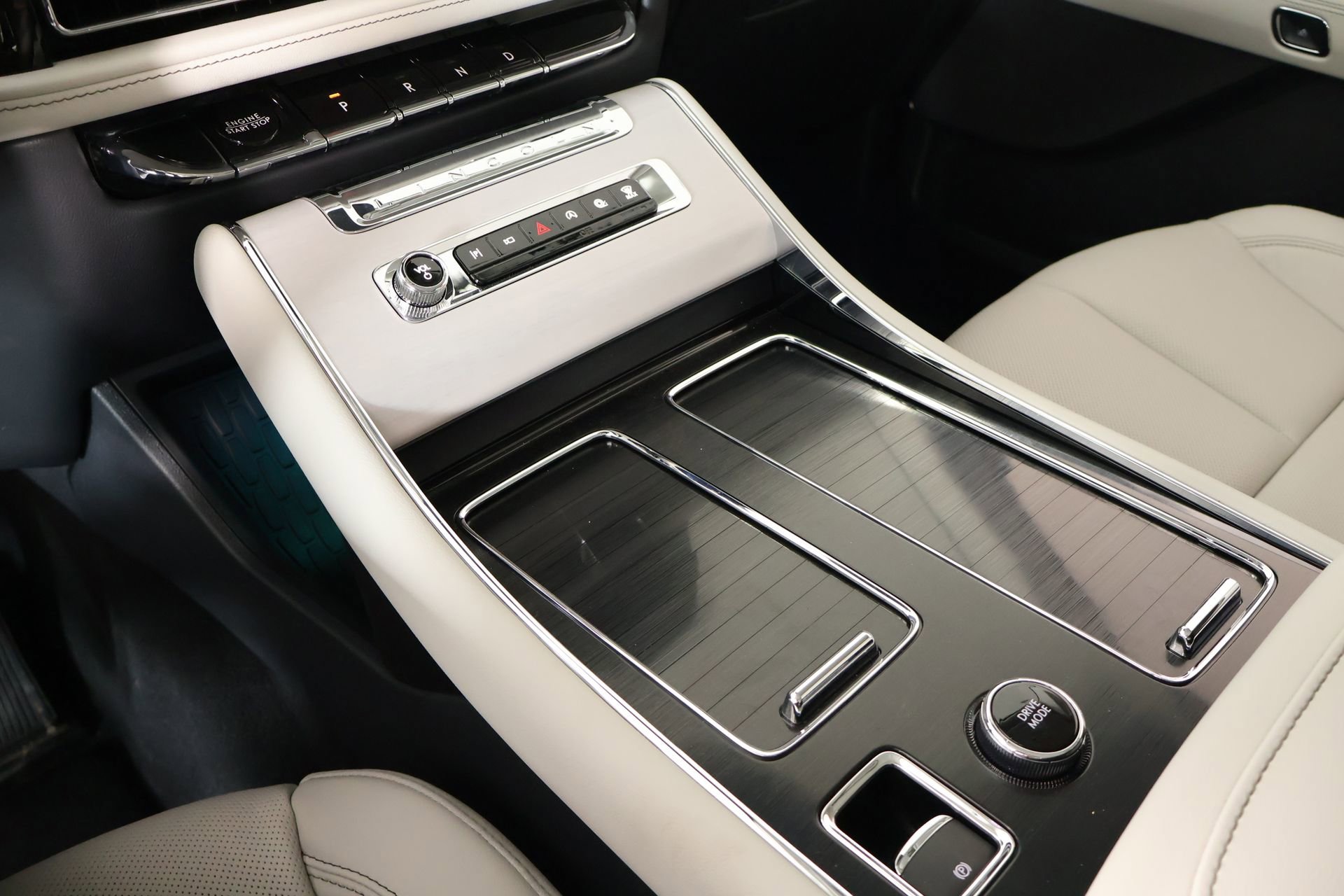 New 2026 Lincoln Aviator Reserve w/ Jet Appearance Package AWD/4WD image 7