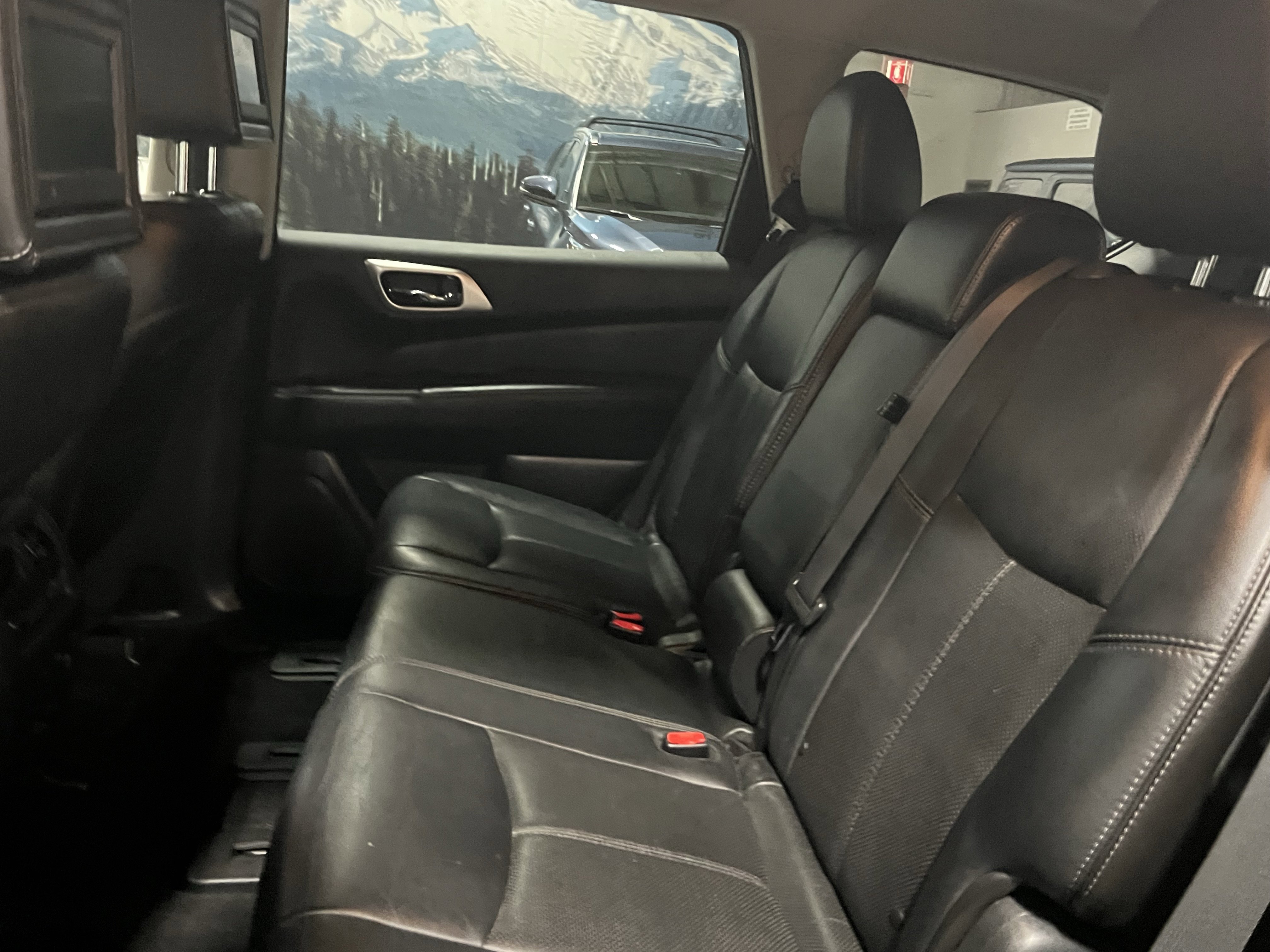 Used 2013 Nissan Pathfinder Platinum w/ Platinum Premium Pkg AWD/4WD image 14