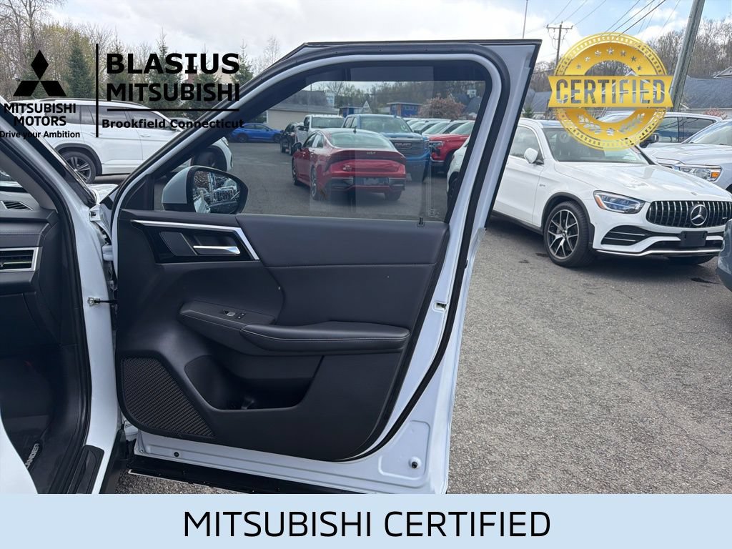 Used 2023 Mitsubishi Outlander 4WD Plug-In Hybrid image 37