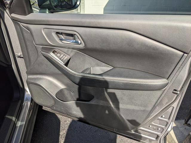 Used 2024 Nissan Rogue SV image 18