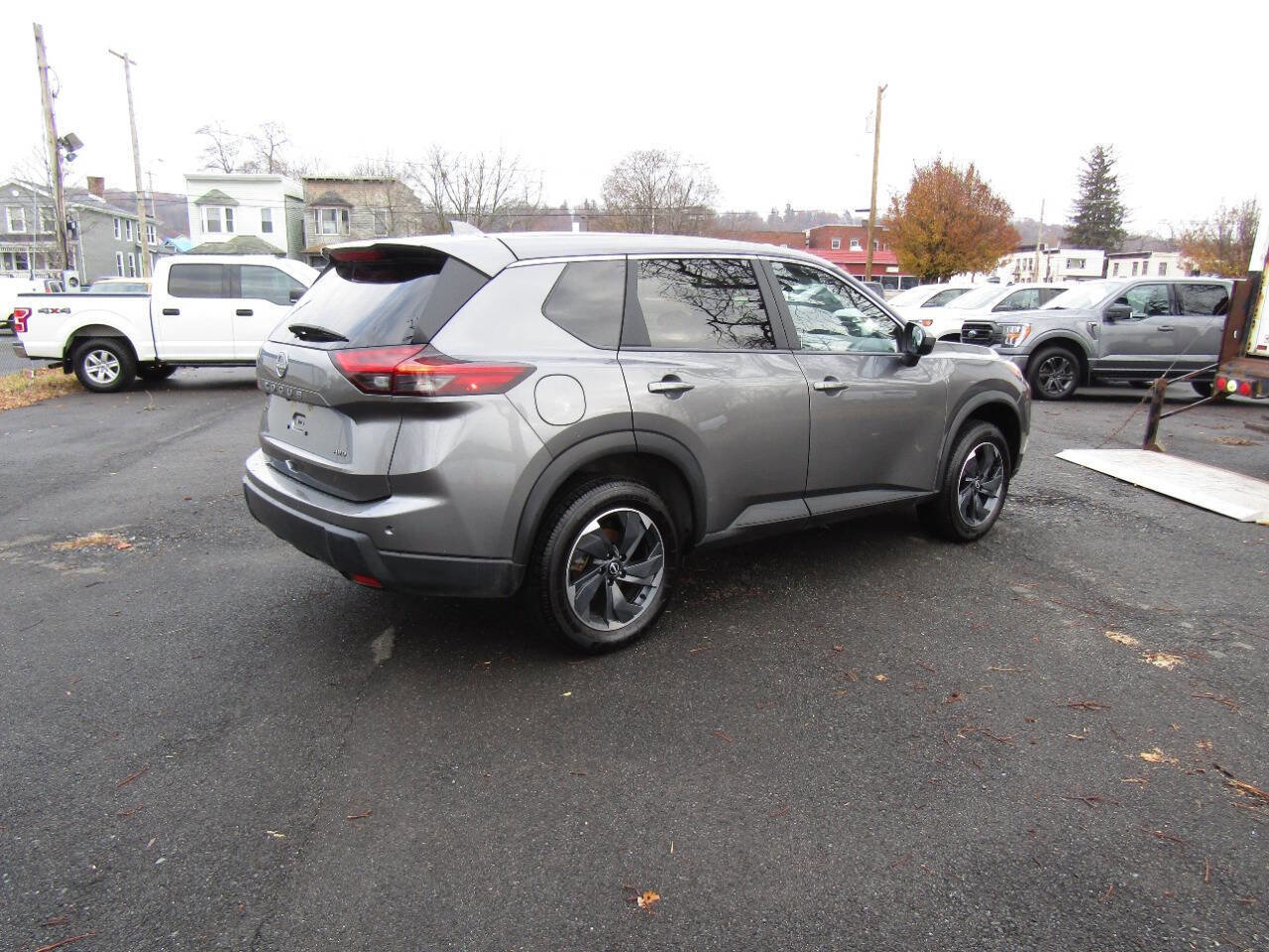 Used 2025 Nissan Rogue SV image 8