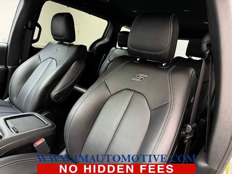 Used 2024 Chrysler Pacifica Touring-L w/ S Appearance Package AWD/4WD image 13