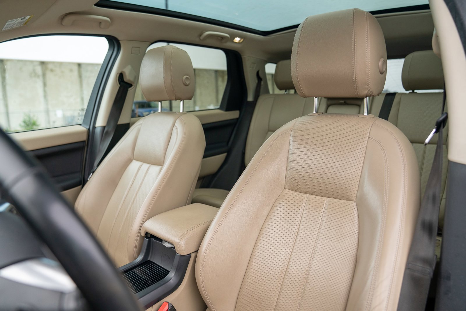 Used 2017 Land Rover Discovery Sport HSE image 5