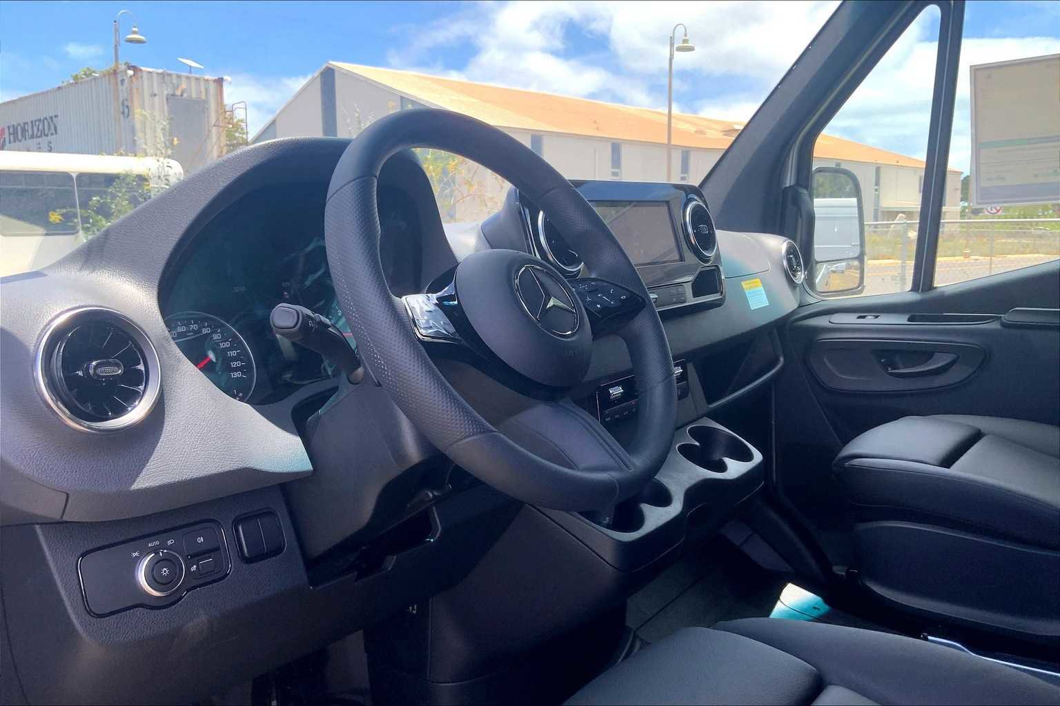 Used 2025 Mercedes-Benz Sprinter 2500 image 18