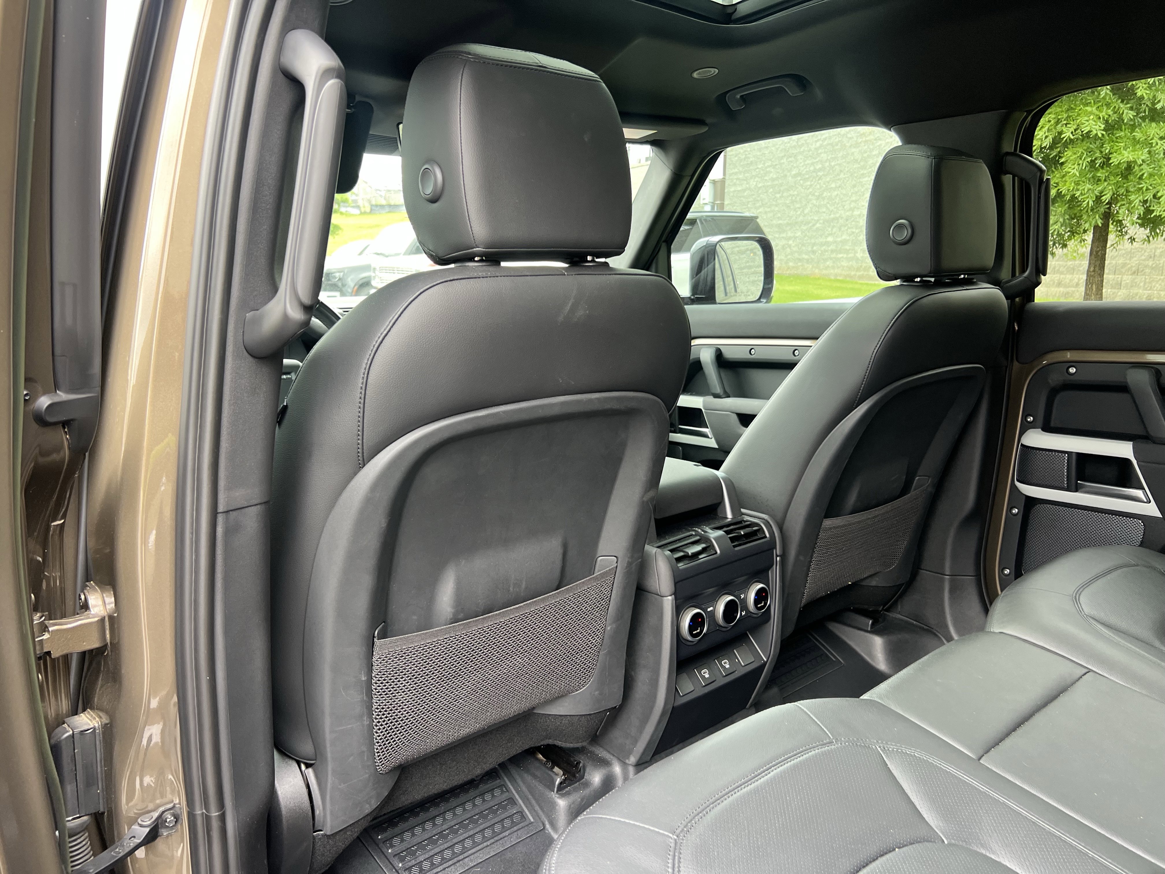 Used 2023 Land Rover Defender 110 SE AWD/4WD image 32