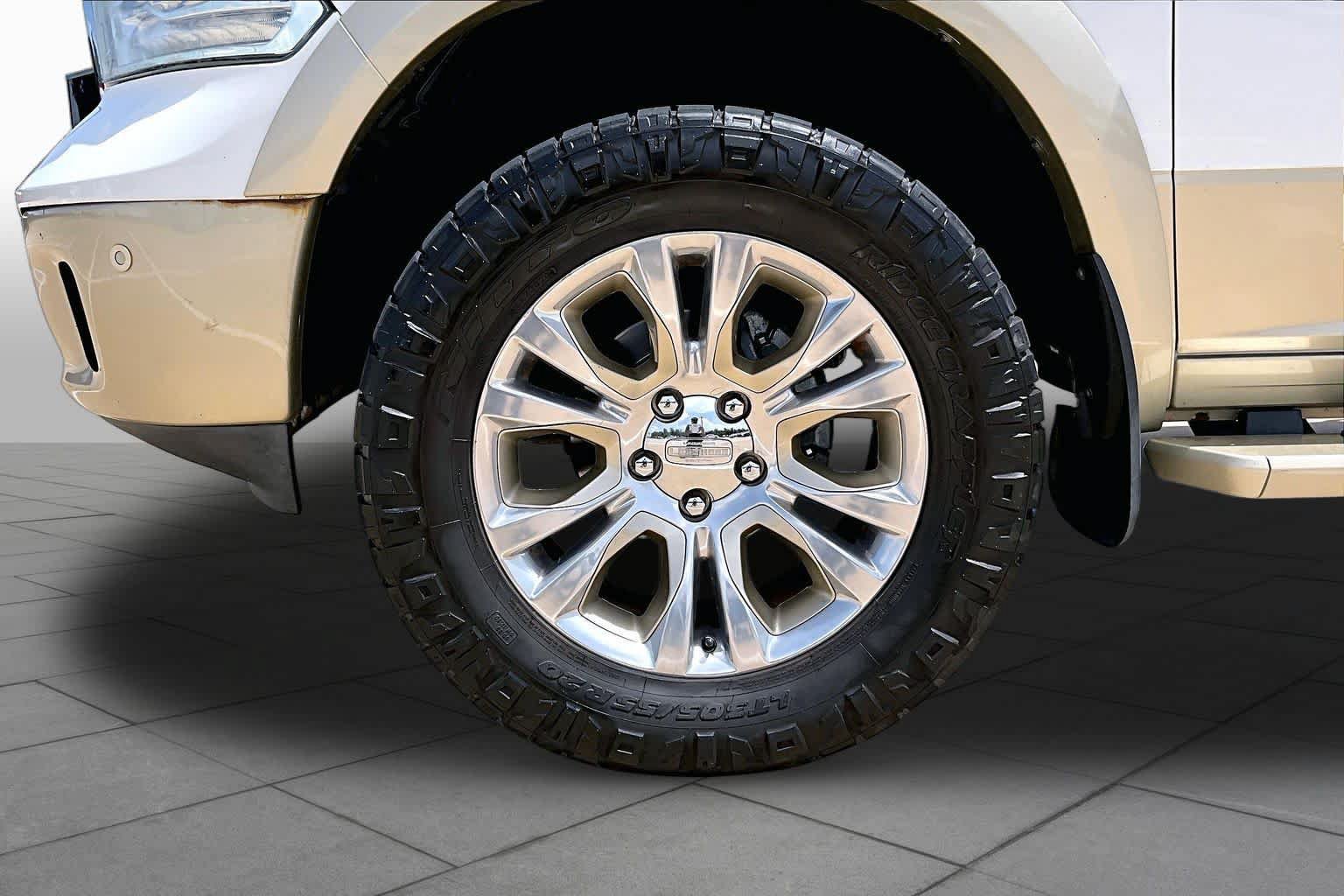 Used 2015 RAM 1500 Laramie Longhorn w/ Convenience Group AWD/4WD image 11