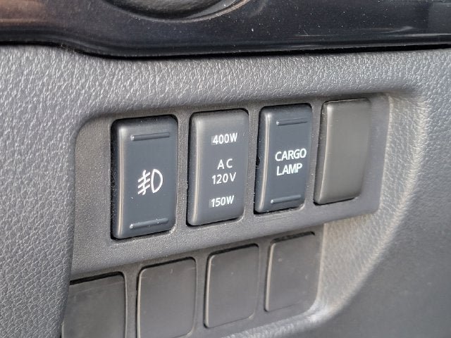 Used 2017 Nissan Titan SV AWD/4WD image 10