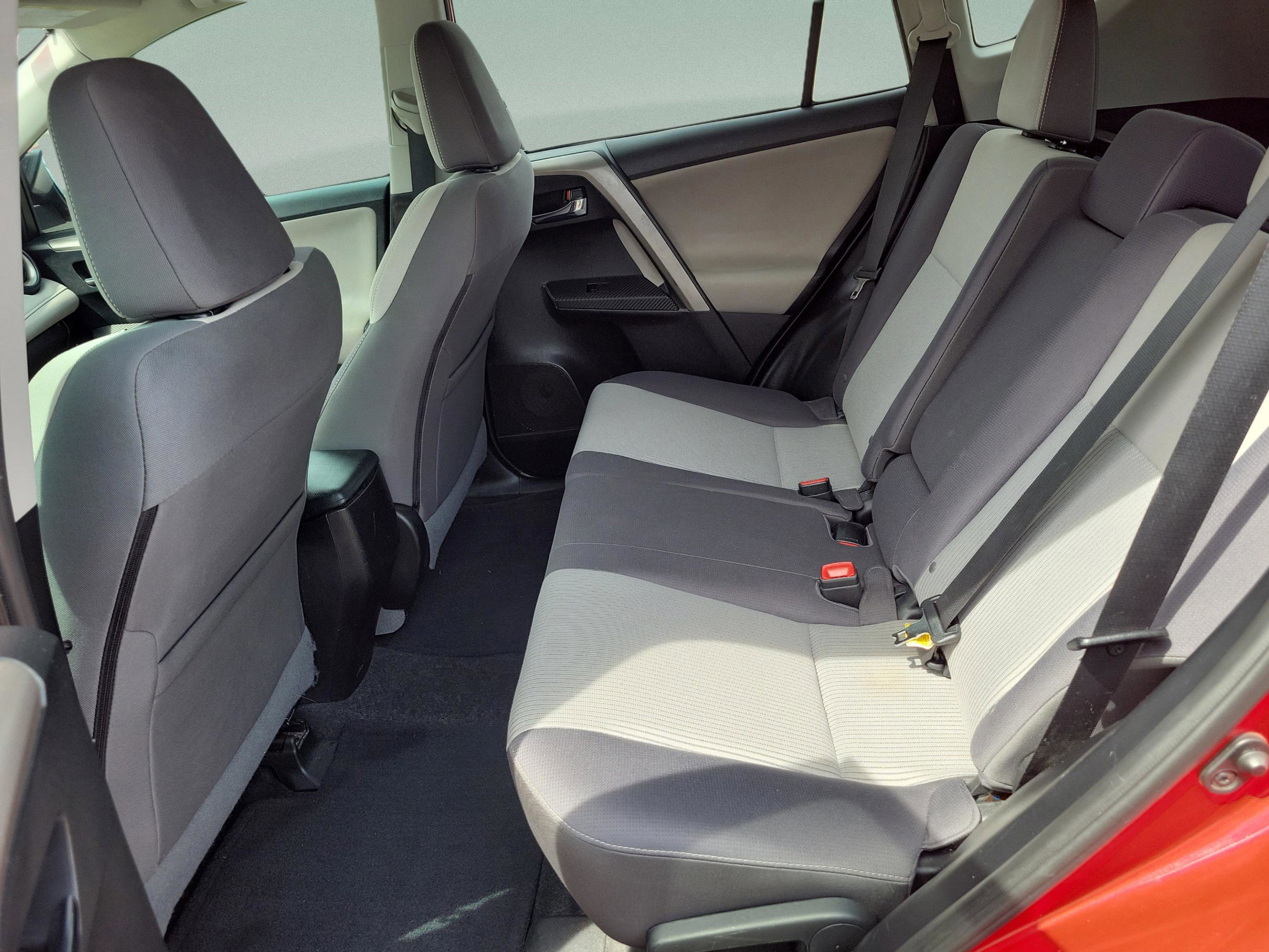 Used 2015 Toyota RAV4 XLE image 9