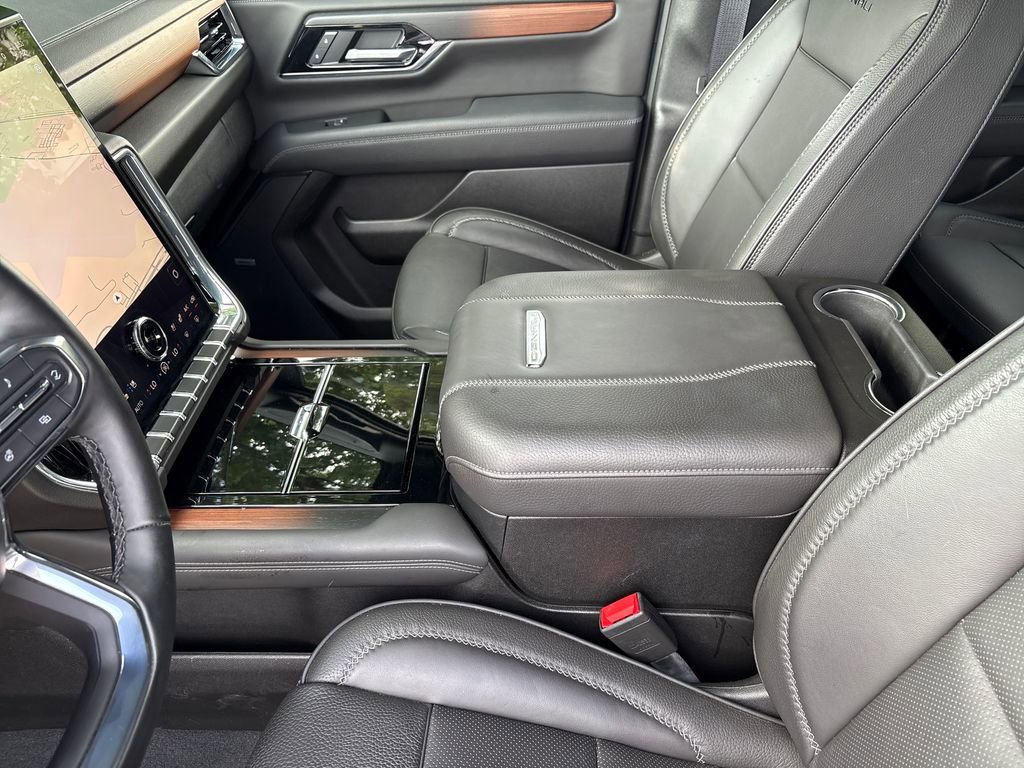 Used 2025 GMC Yukon XL Denali AWD/4WD image 36