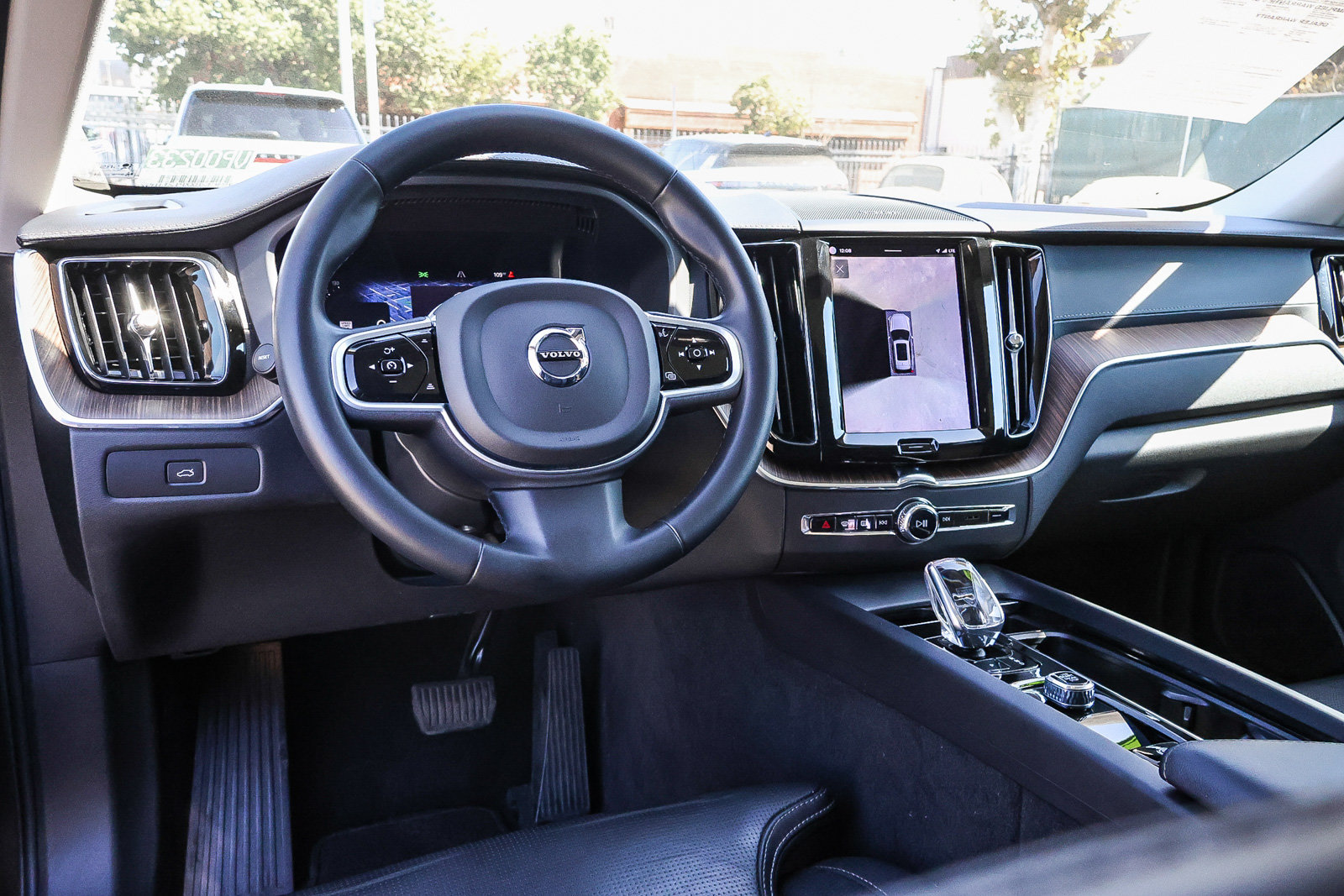 Used 2023 Volvo XC60 B5 Ultimate w/ Protection Package Premier FWD image 14