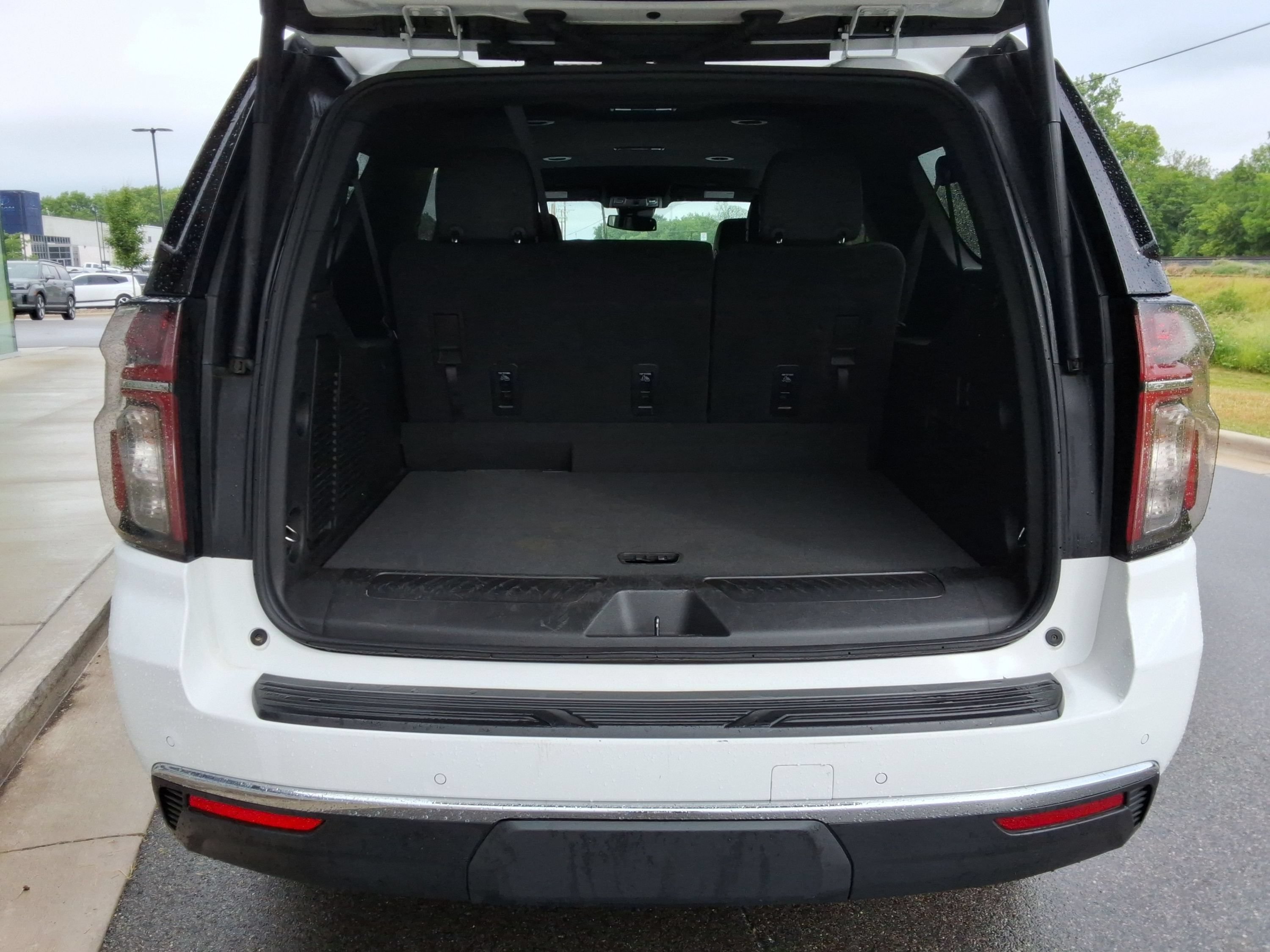 Used 2024 Chevrolet Suburban LT AWD/4WD image 32