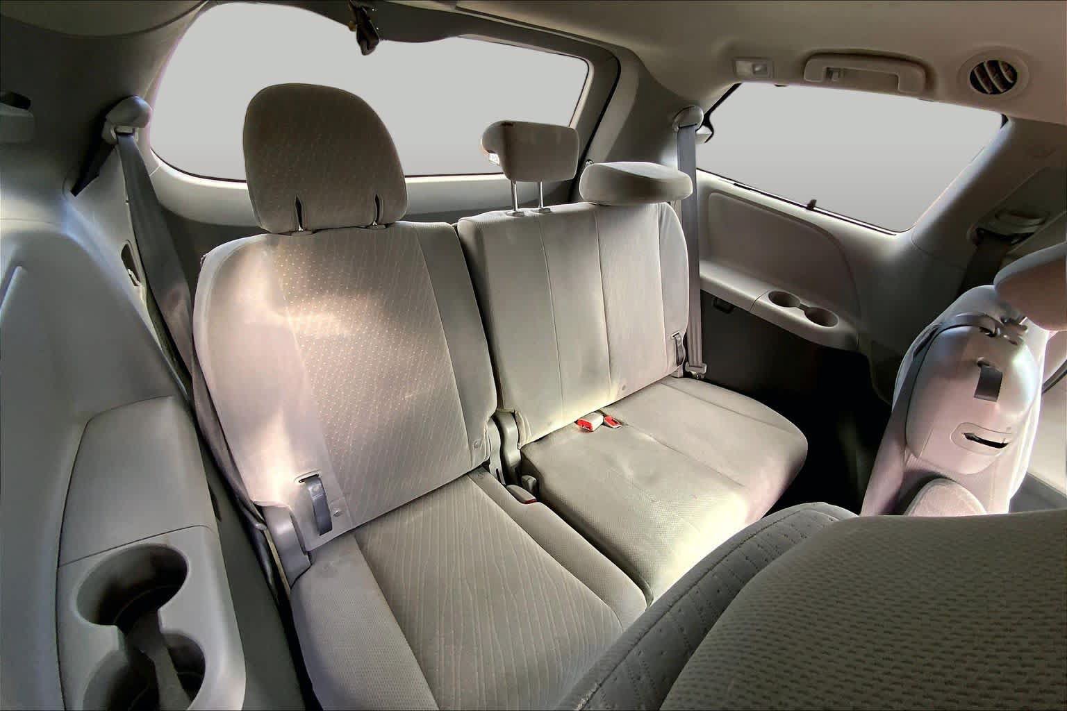 Used 2018 Toyota Sienna LE FWD image 35