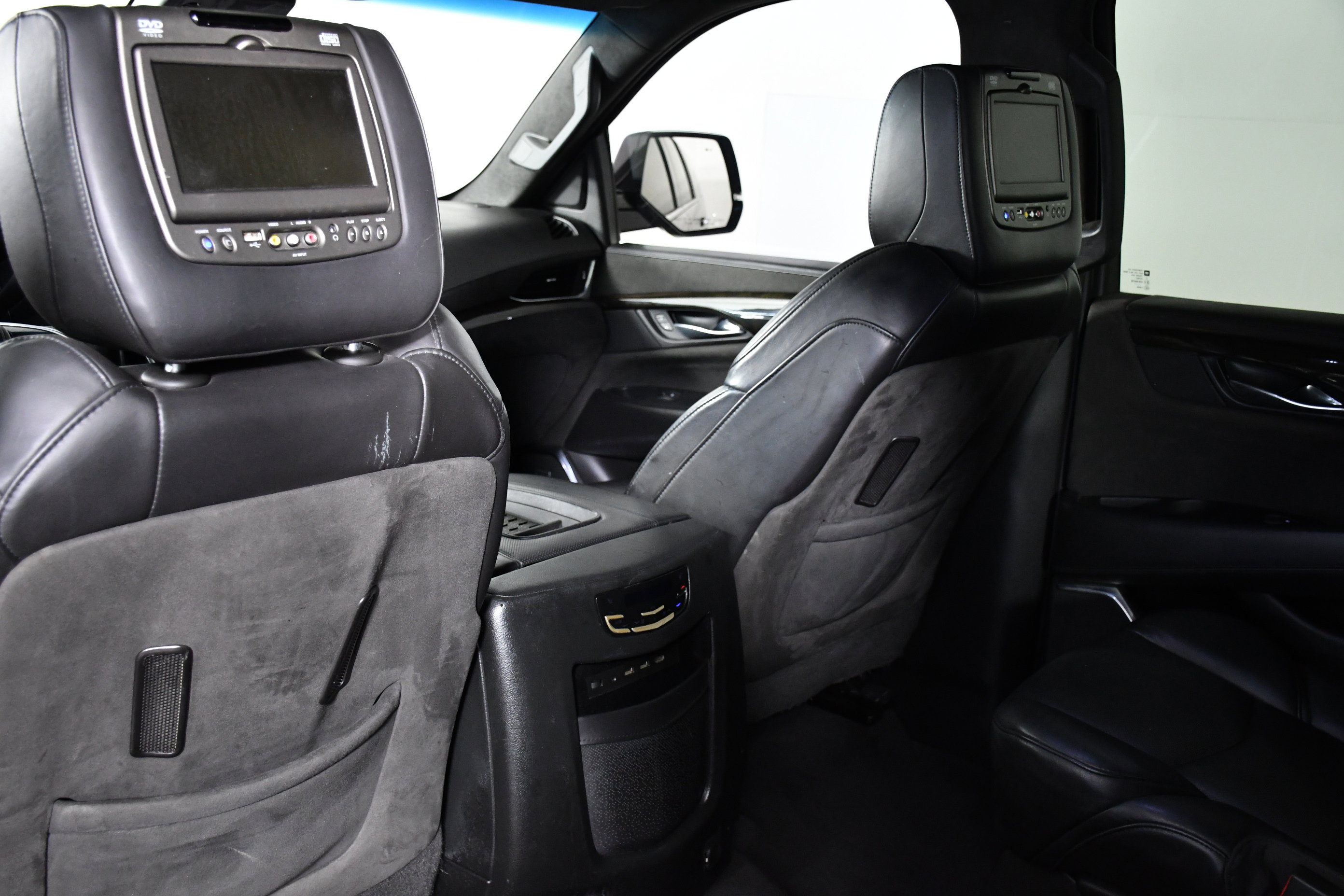 Used 2017 Cadillac Escalade ESV Platinum image 23