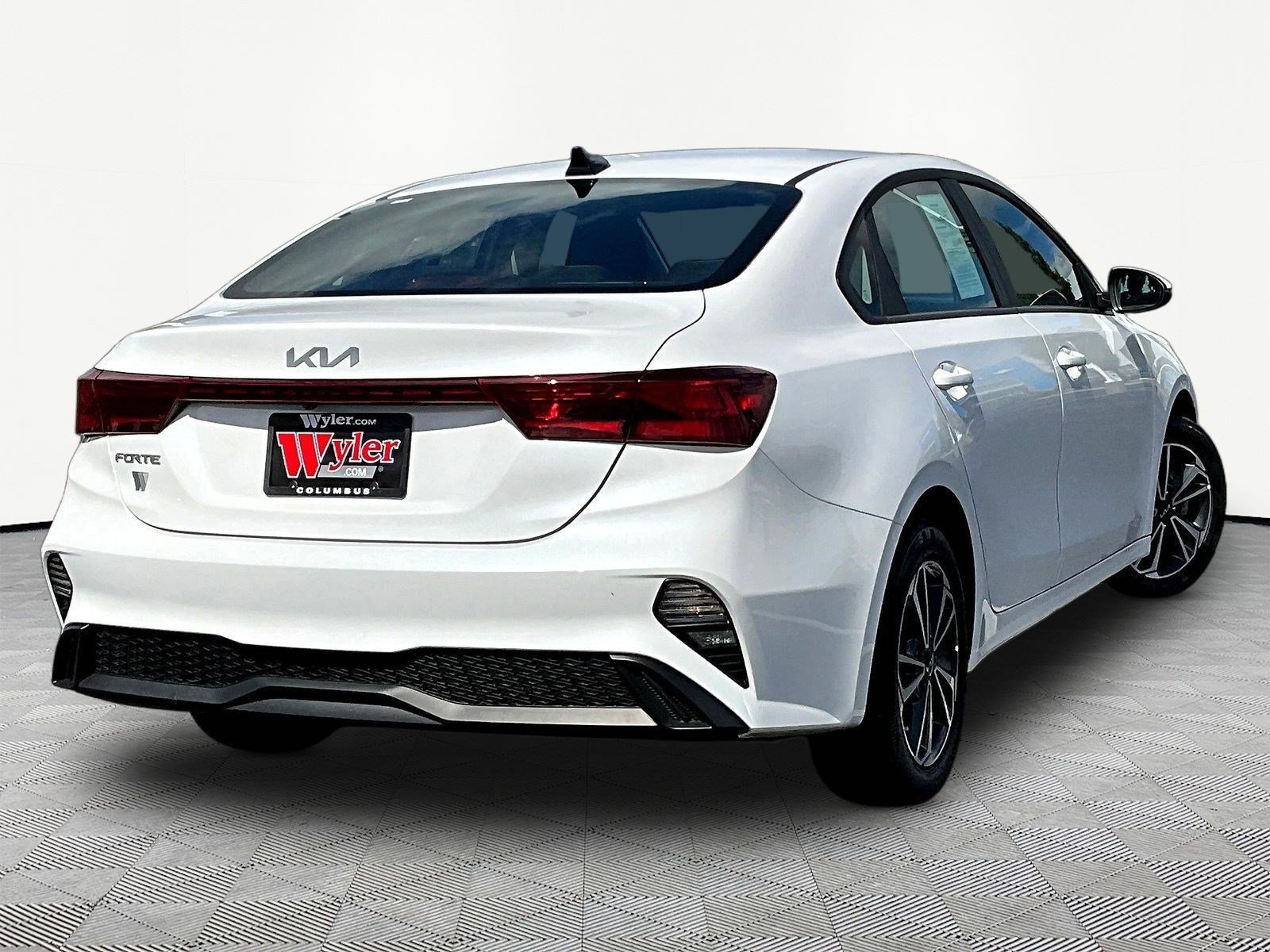 Used 2024 Kia Forte LXS w/ LXS Technology Package FWD image 6
