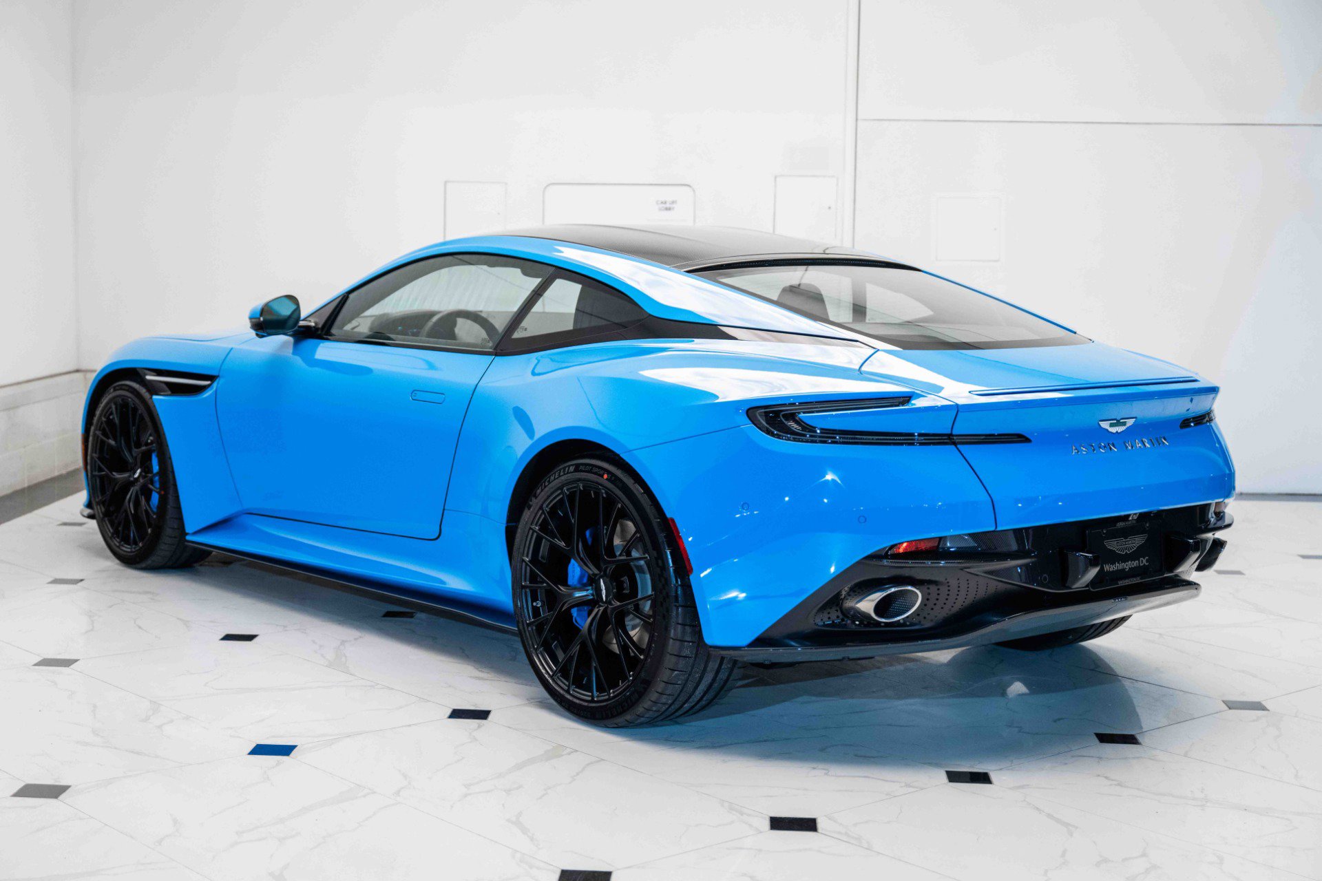 Used 2024 Aston Martin DB12 Coupe image 2