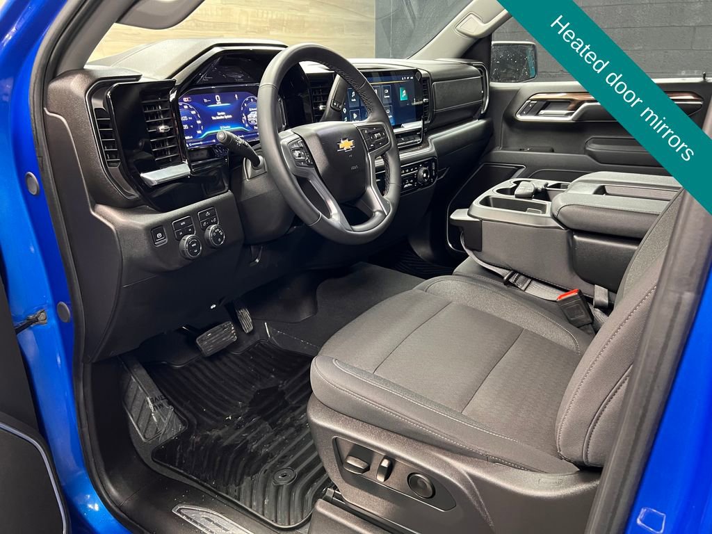 Used 2025 Chevrolet Silverado 1500 LT image 3