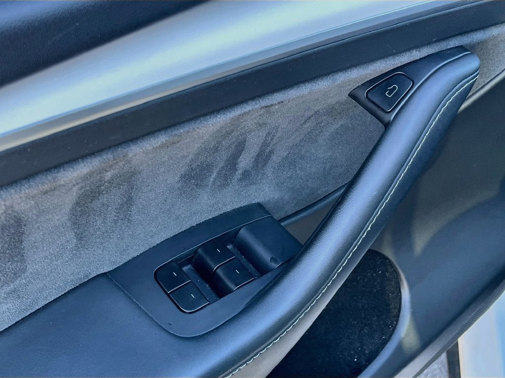 Used 2025 Tesla Model Y Long Range RWD image 18