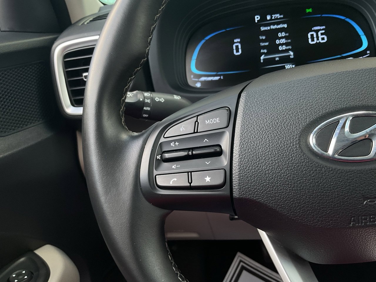 Used 2025 Hyundai Venue SEL FWD image 36