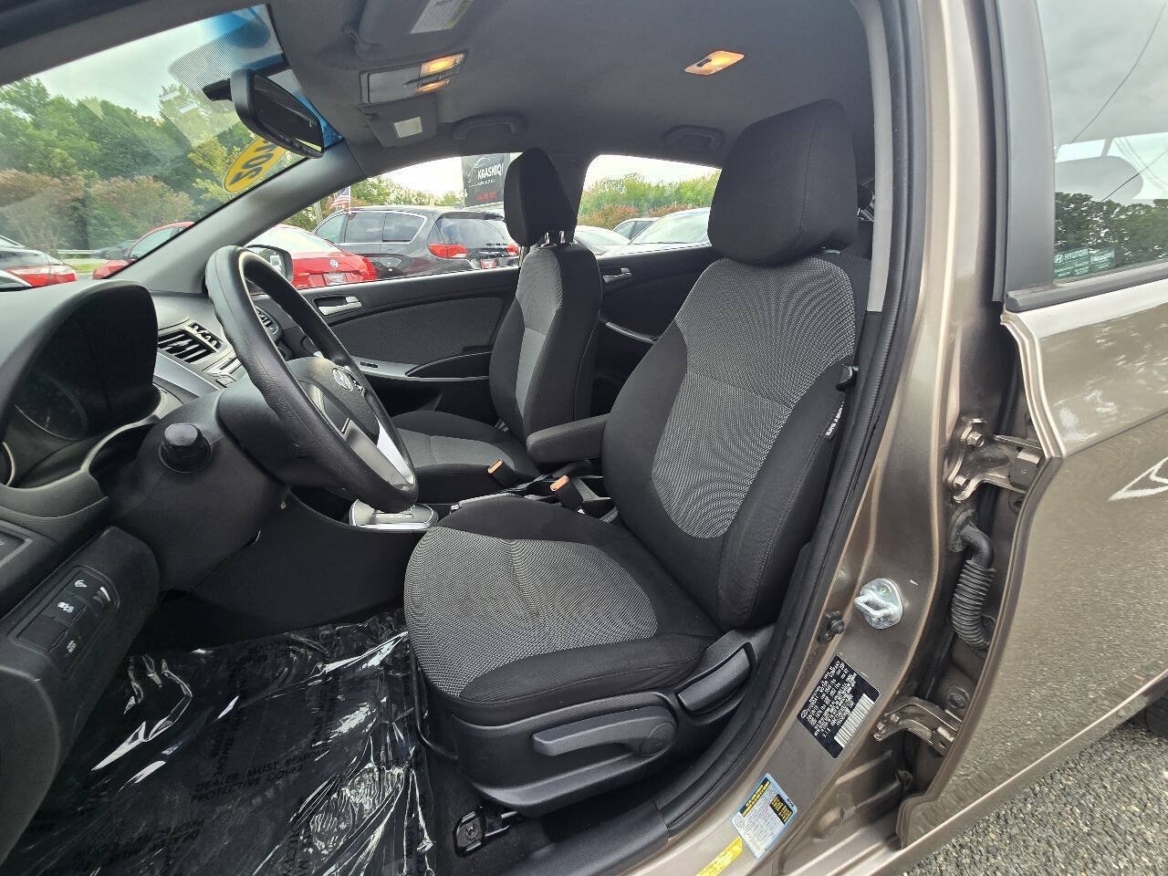 Used 2013 Hyundai Accent GS FWD image 19