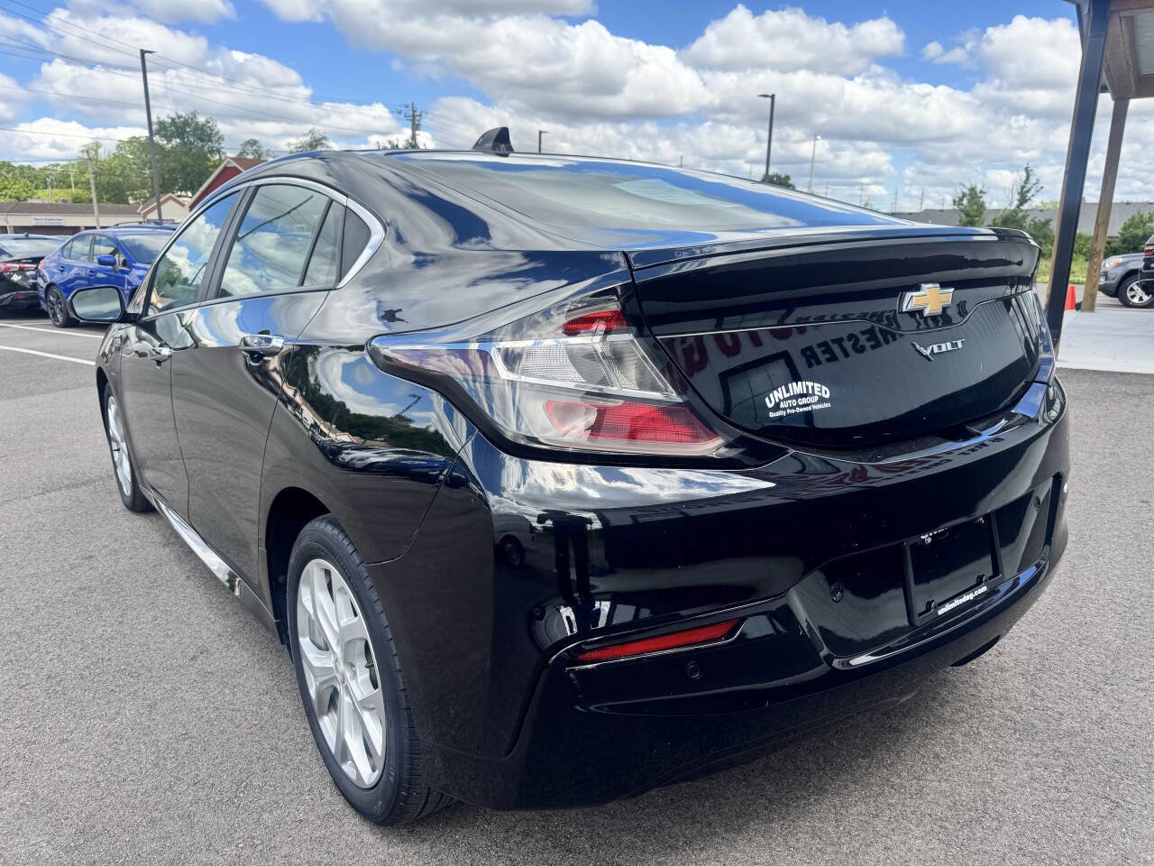 Used 2018 Chevrolet Volt Premier w/ Driver Confidence Package FWD image 9