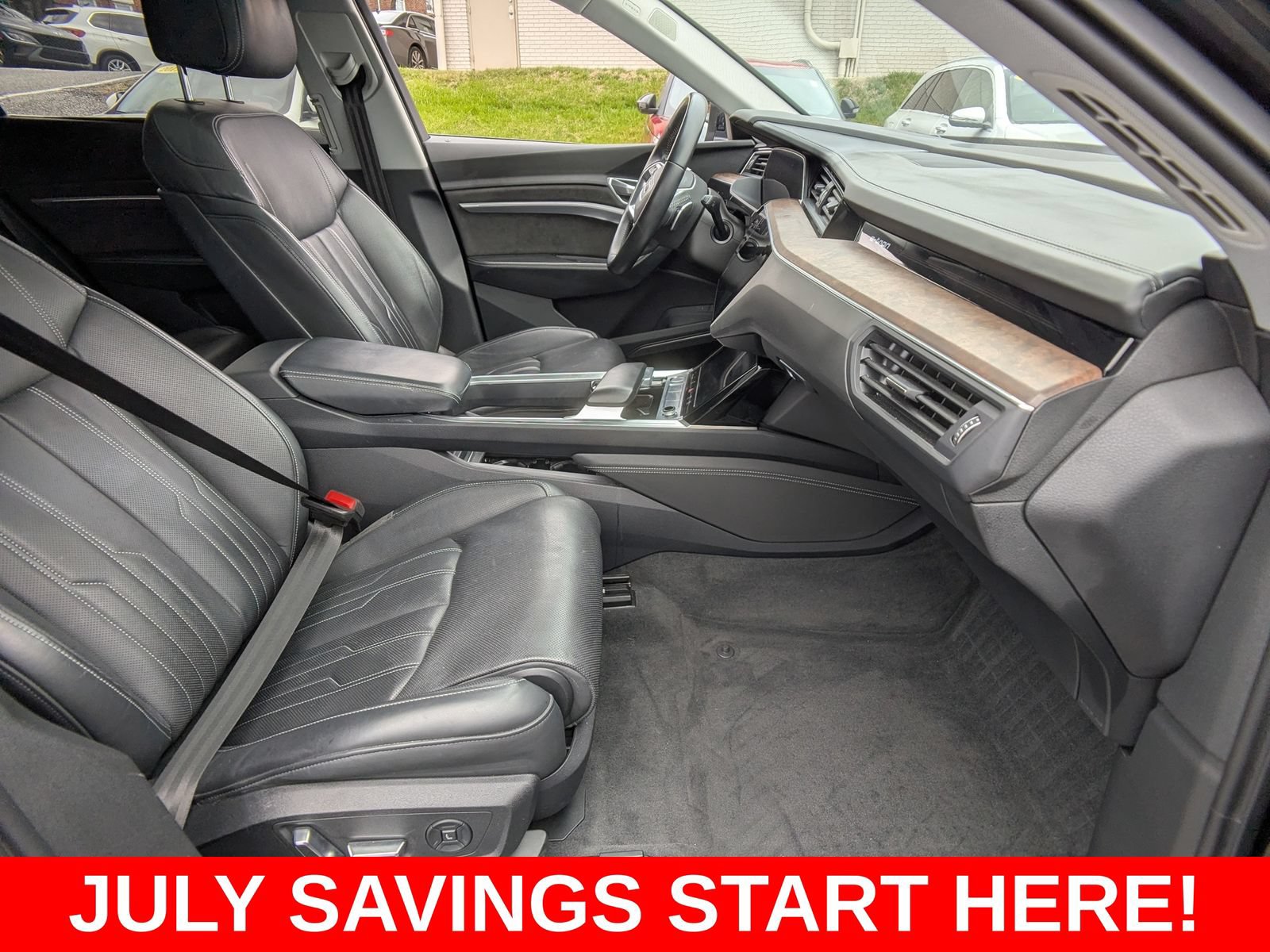 Used 2019 Audi e-tron Prestige w/ Prestige Package AWD/4WD image 16