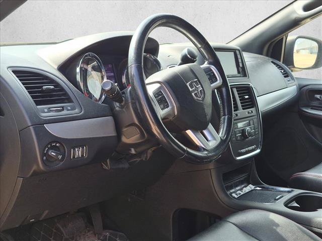 Used 2019 Dodge Grand Caravan GT FWD image 2