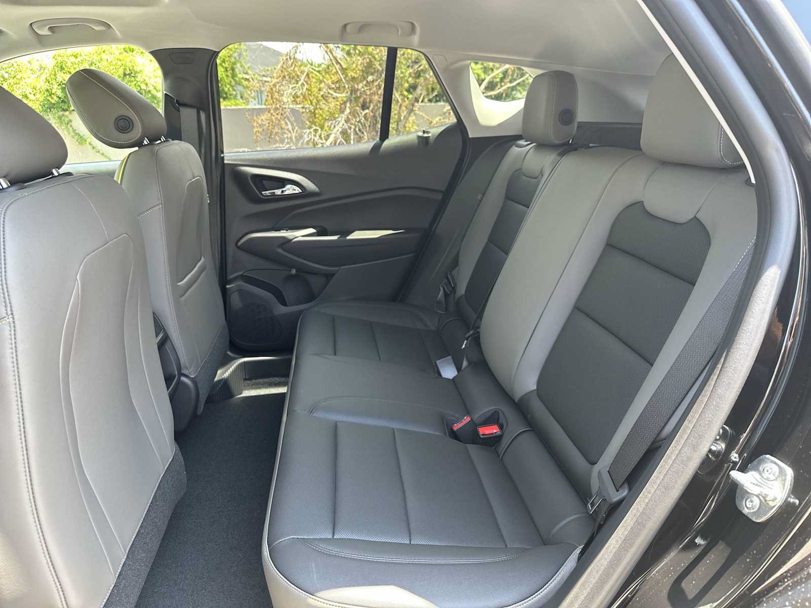New 2026 Chevrolet Trax ACTIV w/ Sunroof Package FWD image 17