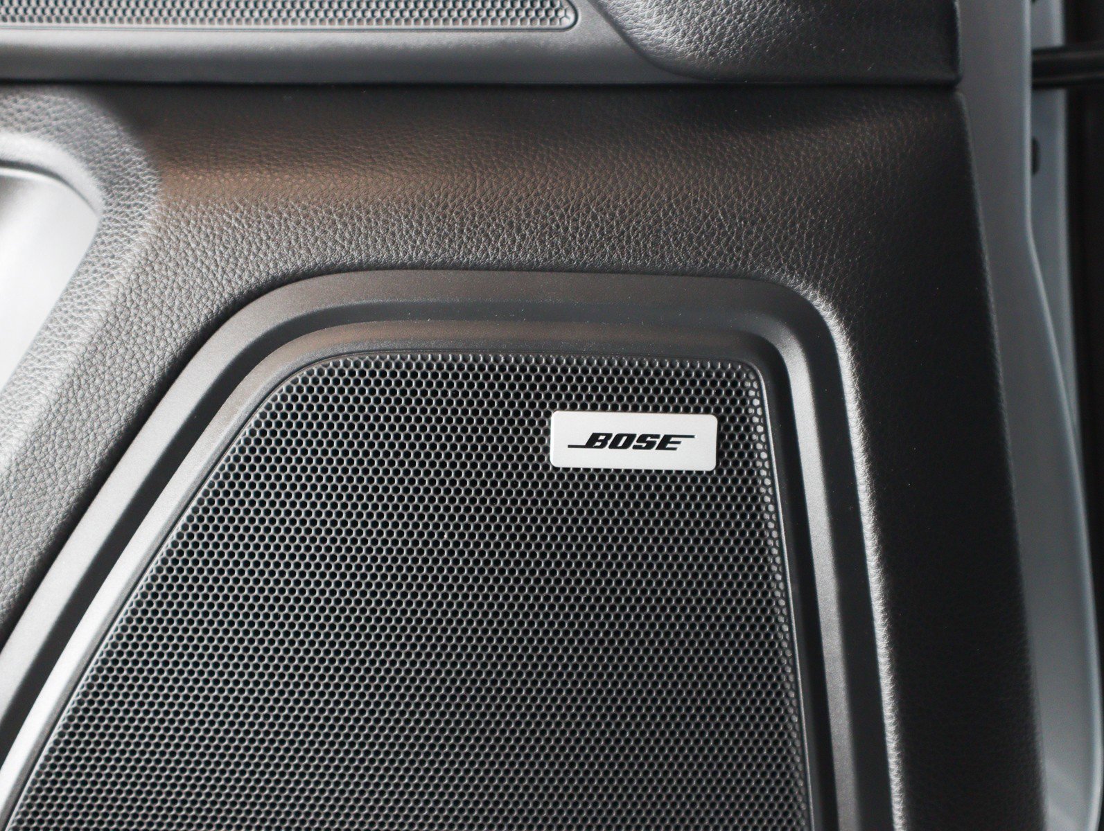 Certified 2022 Porsche Macan AWD/4WD image 21