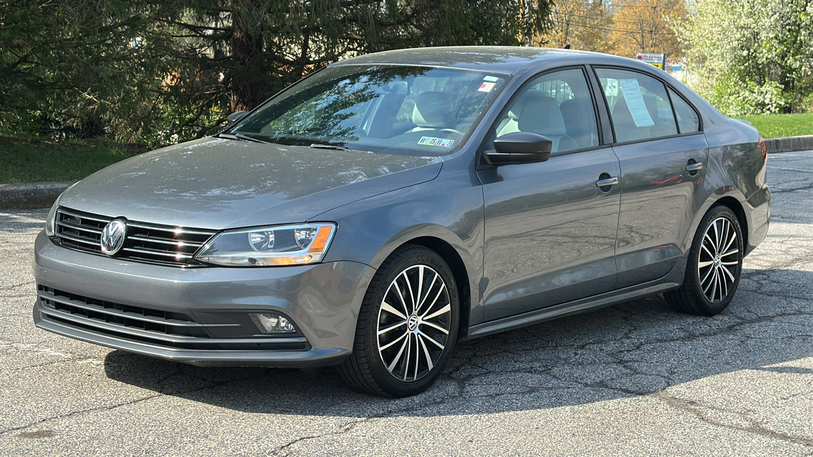 Used 2016 Volkswagen Jetta Sport image 2