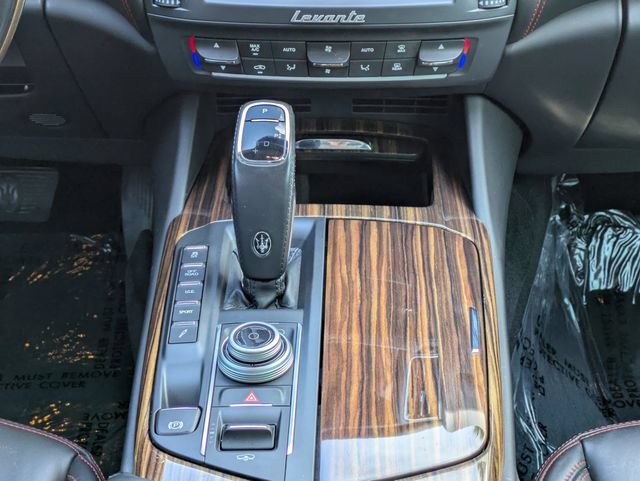 Used 2020 Maserati Levante GranLusso AWD/4WD image 16