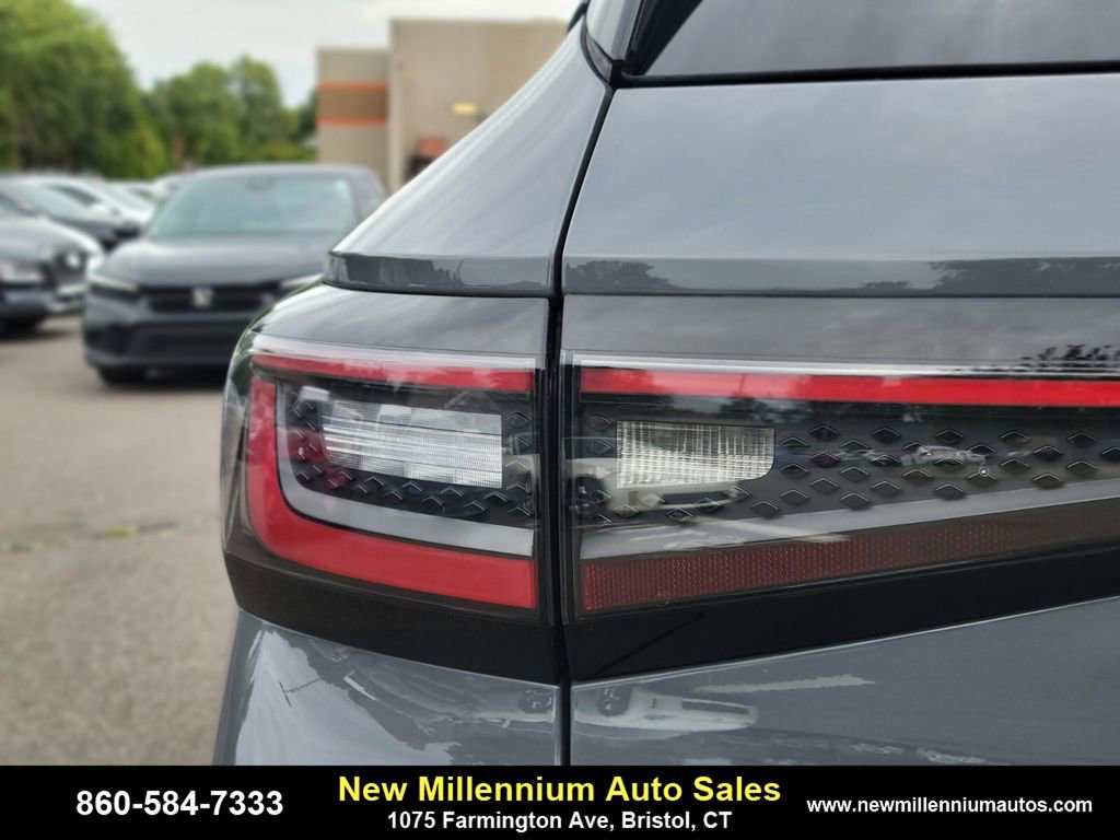 Used 2024 Volkswagen ID.4 Pro S AWD/4WD image 9