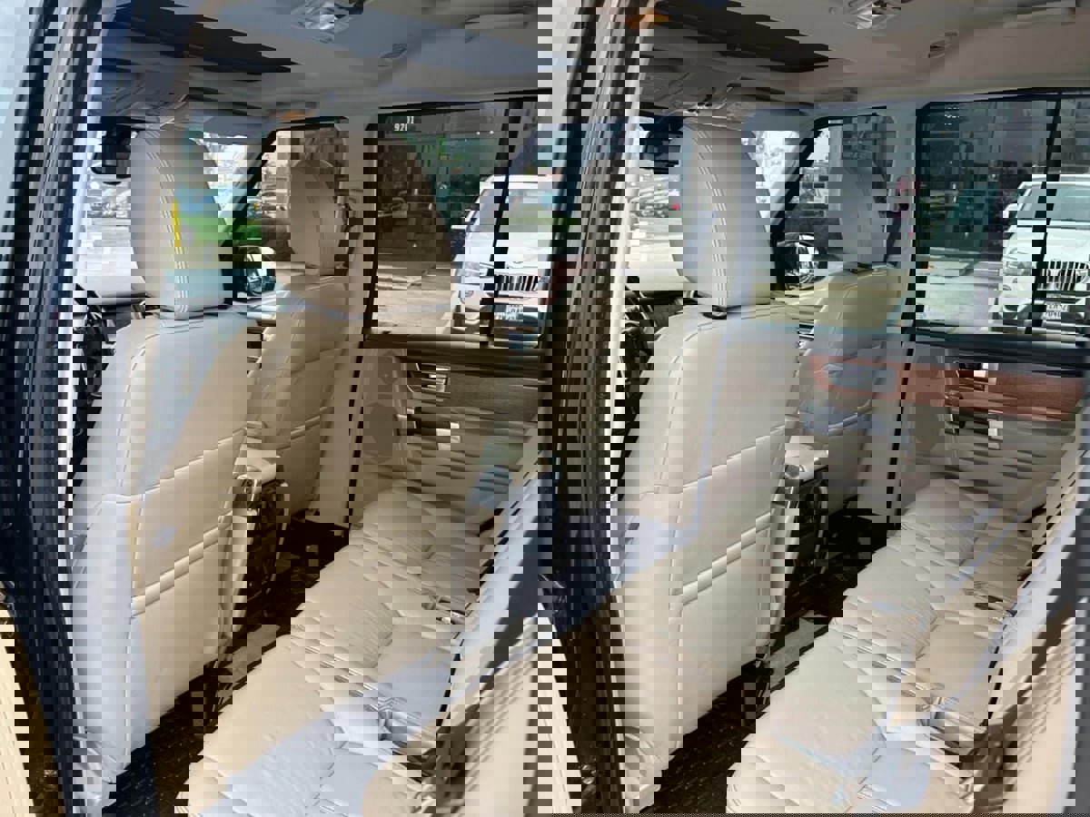 Used 2016 Land Rover LR4 HSE LUX image 18