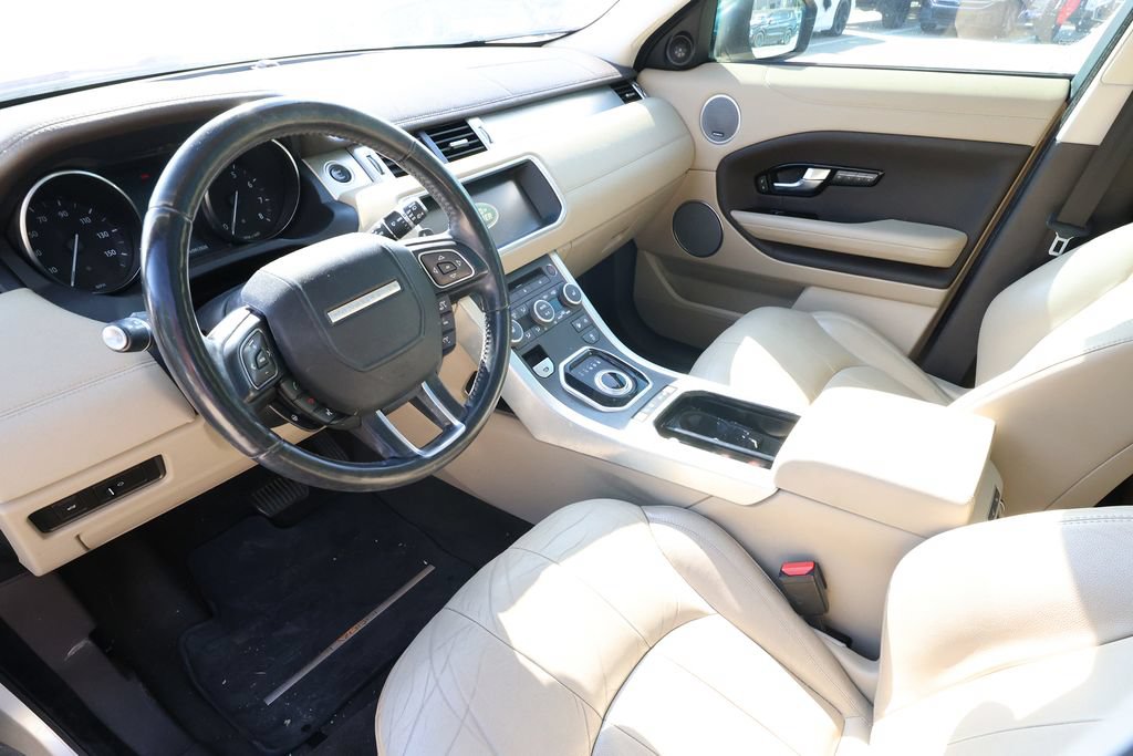 Used 2017 Land Rover Range Rover Evoque SE AWD/4WD image 9