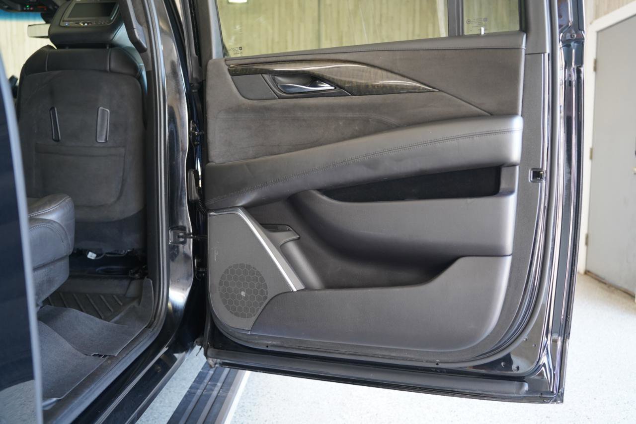 Used 2019 Cadillac Escalade ESV Platinum w/ Escalade Sport Edition image 37