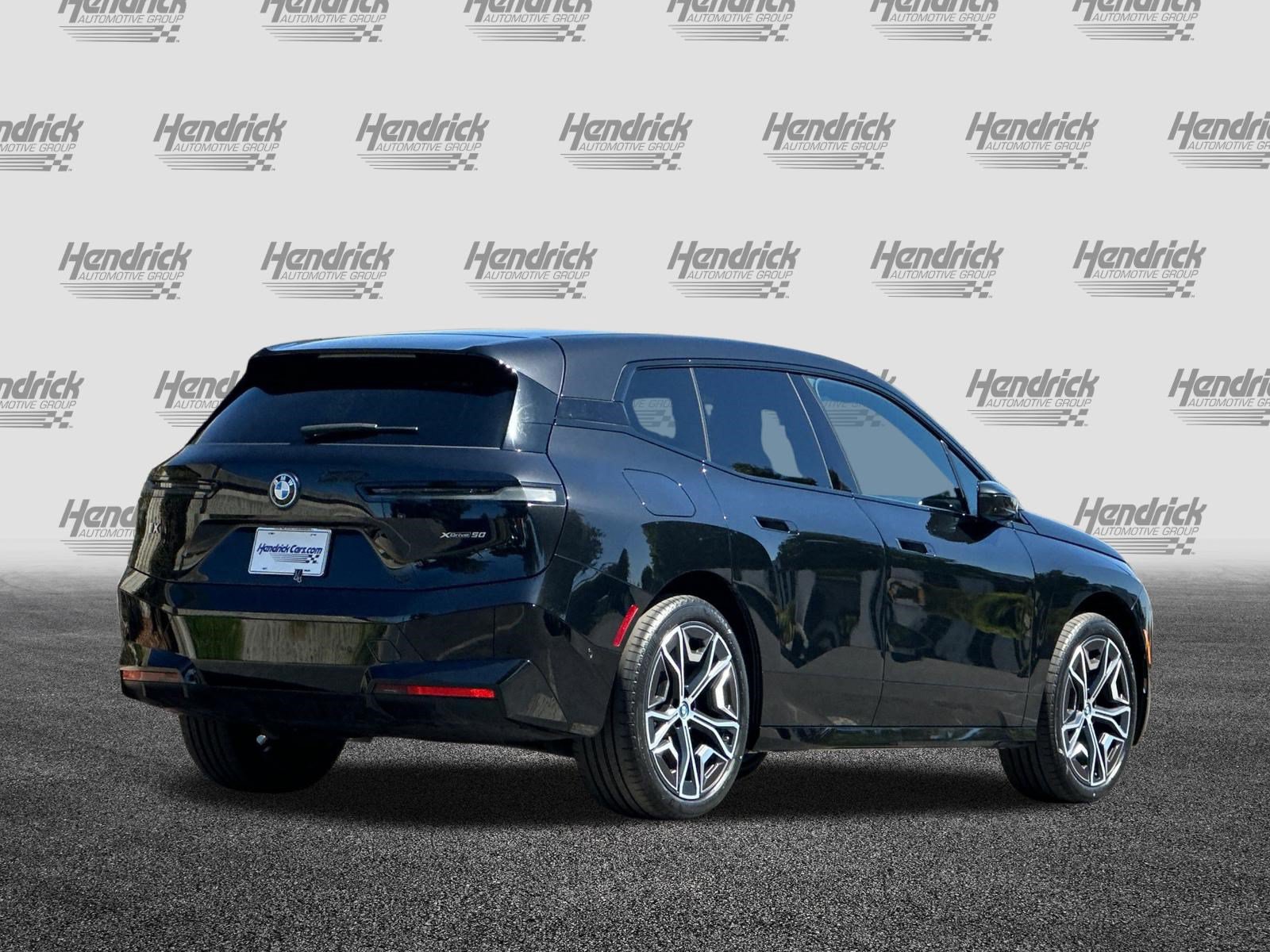 Used 2024 BMW iX xDrive50 w/ Sport Package AWD/4WD image 5