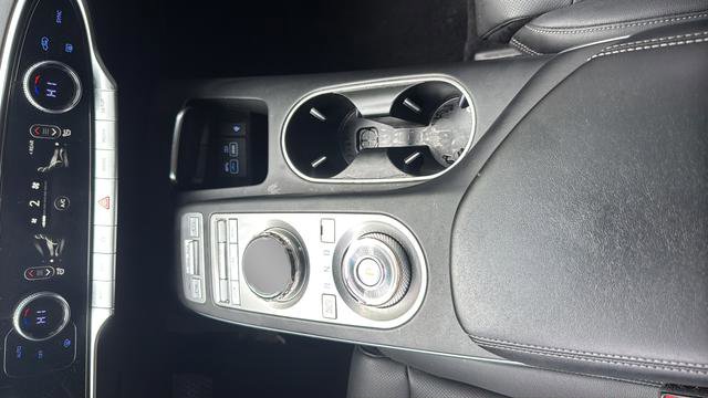 Used 2022 Genesis GV70 2.5T AWD/4WD image 8