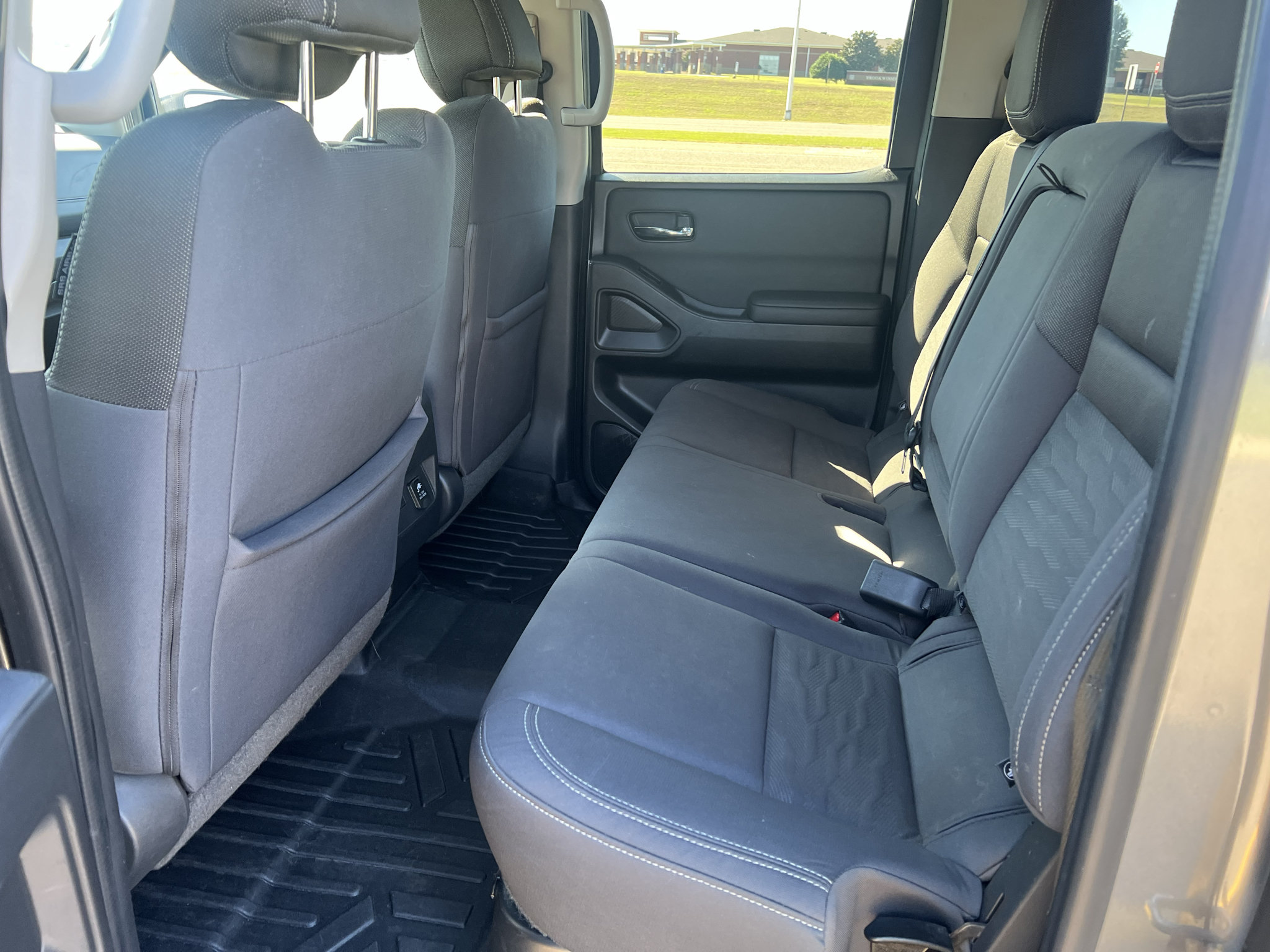 Used 2022 Nissan Frontier SV AWD/4WD image 16